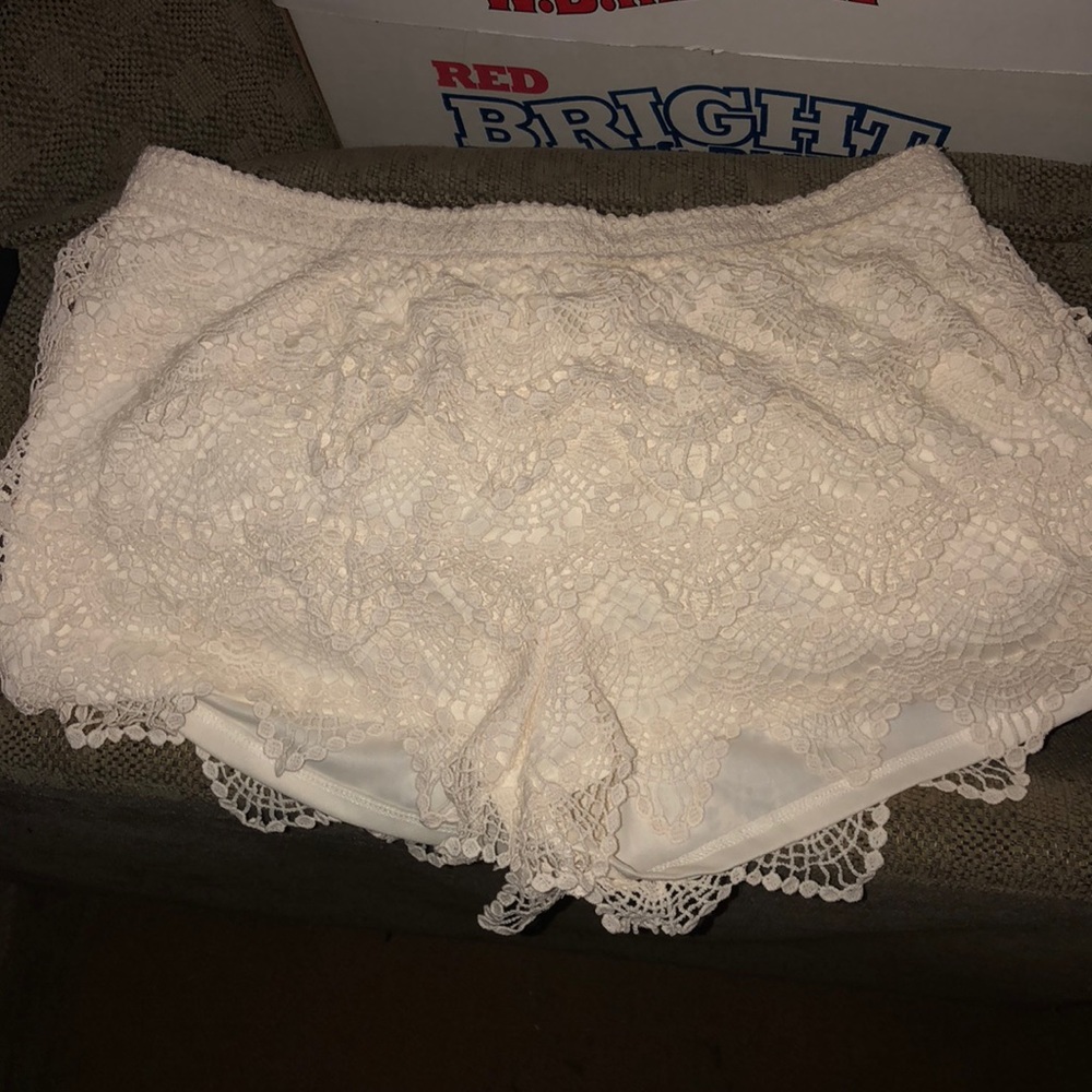 Rewind flowy lace shorts